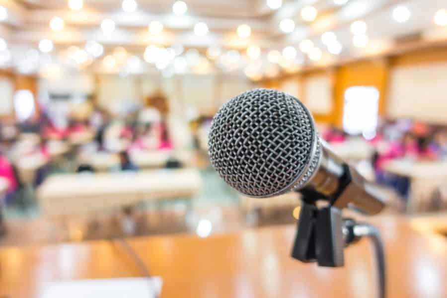 A importância do Equipamento de som no seu evento - microfone
